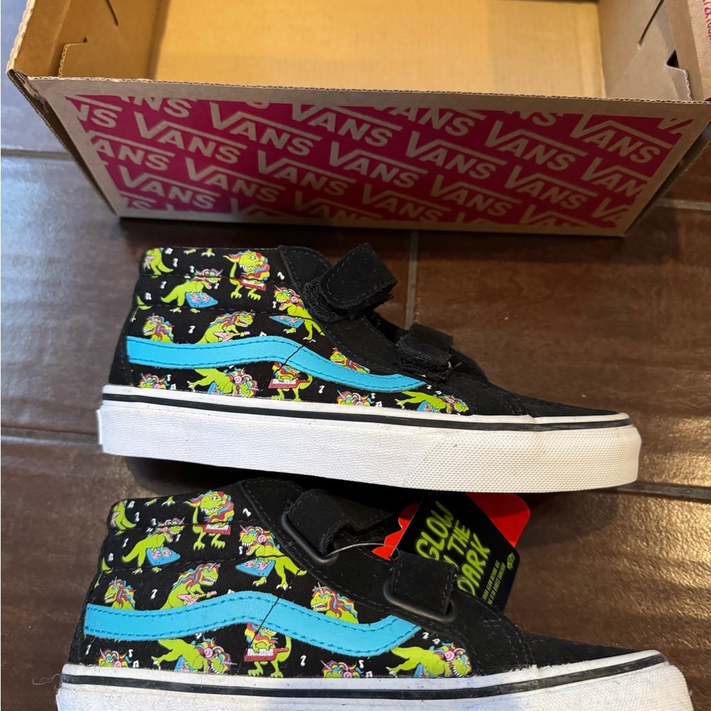 Vans Black sk8-mid reissue Sneakers with dinosaur Print, NWT glow in the dark